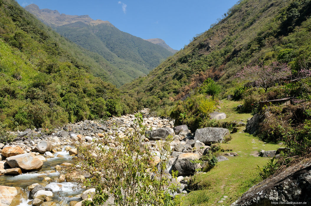 Bilder aus Bolivien - Der Choro-Trail folgt im Prinzip immer dem Choro-Fluss.