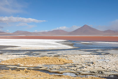 Die Laguna Colorada - ihre rote Färbung ist natürlichen Ursprungs.