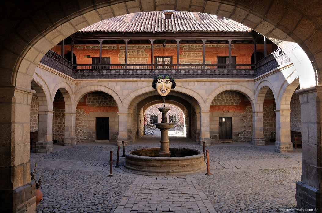In der Stadt Potosi entstanden durch den Silberreichtum des Cerro Rico viele prunkvolle Bauten.