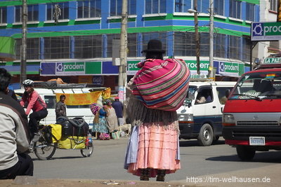 In Bolivien sind Indios in der Mehrheit (anders als in anderen südamerikanischen Staaten). Dementsprechend prägen sie auch das Bild von La Paz.