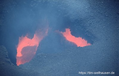 Der Villarrica ist ein aktiver Vulkan mit offenem, brodelndem Schlund