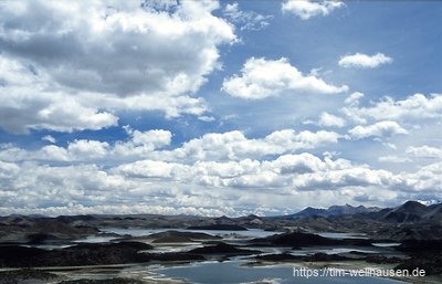 Ein Tal, geprägt durch die Lavaströme des Parinacota