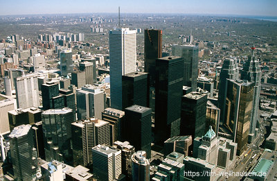 Blick vom CN Tower in Toronto von der höchster Aussichtsplattform der Welt in 447 Metern Höhe