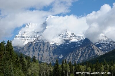 Mount Robson zeigt sich uns nur in seiner halben Pracht.