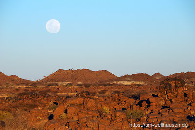 Mondaufgang am Giant's Playground in der Nähe von Keetmanshoop.