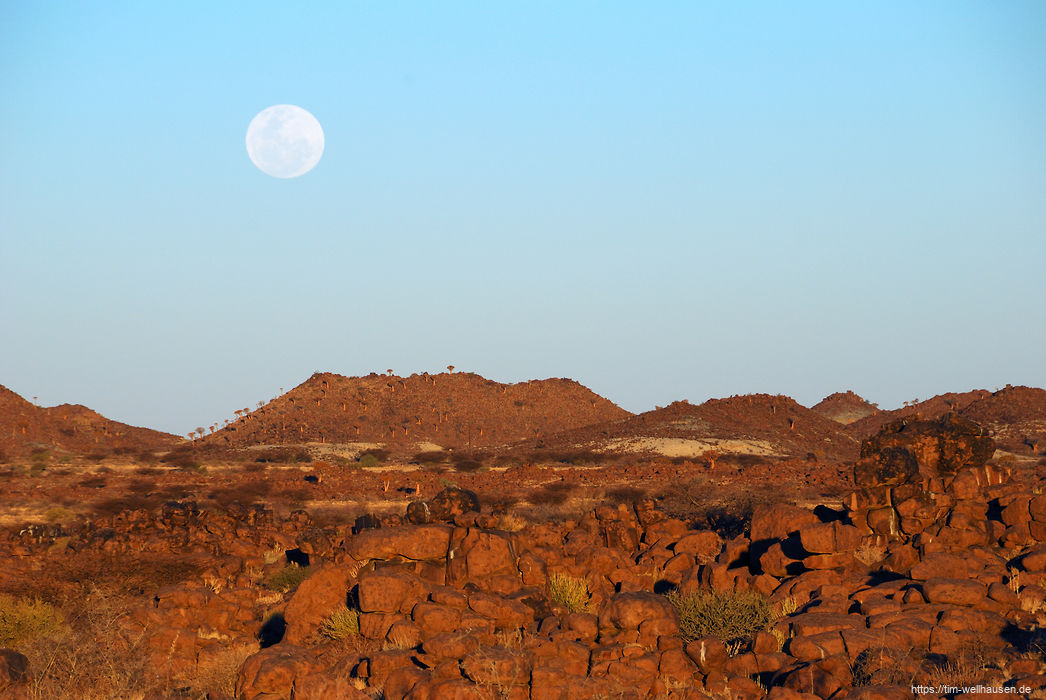 Mondaufgang am Giant's Playground in der Nähe von Keetmanshoop.
