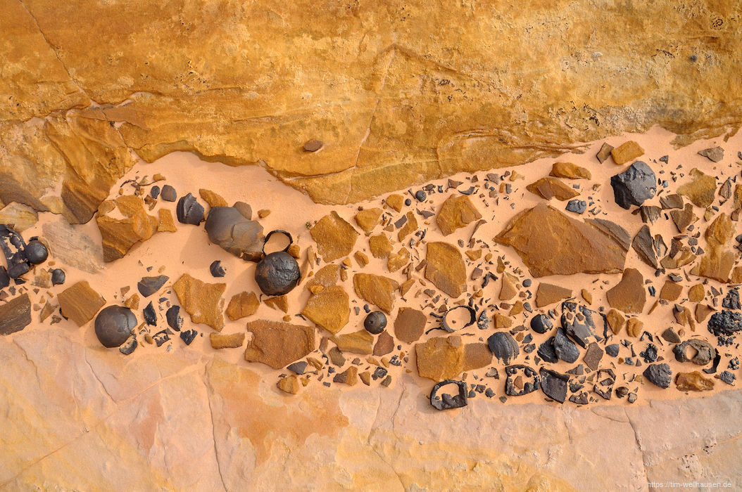 Ein Mosaik aus Sandstein, Sand und Moquis